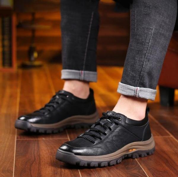 Handgenähte Herren-Freizeitschuhe | Echtes Rindsleder | Orthopädisches Drei-Fuß-Stützdesign | Rutschfeste Gummisohle | Wasserabweisend & Atmungsaktiv | Schwarz & Braun